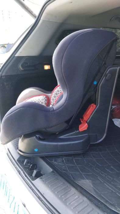 Детское автомобильное кресло с рождения до 4 лет