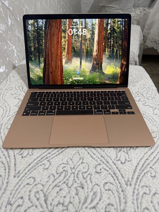 Apple Macbook Air 13 M1 8/256 Gold noutbuki sotiladi
