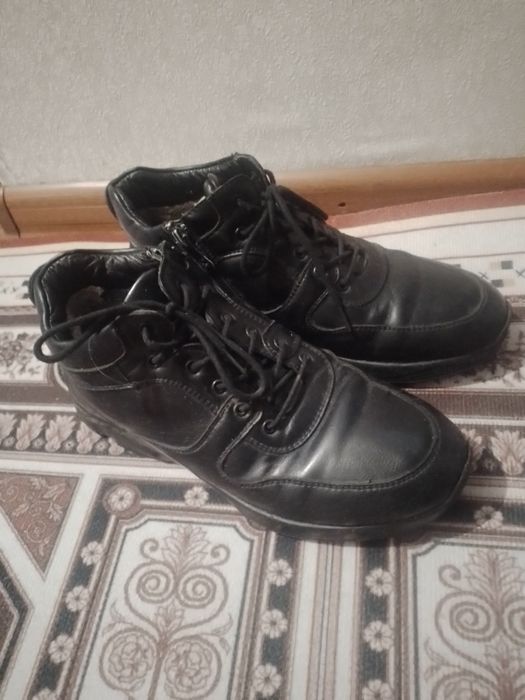 Продам ботинки мужские