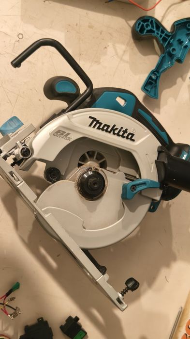 Makita fierăstrău circular DHS 680 Defect