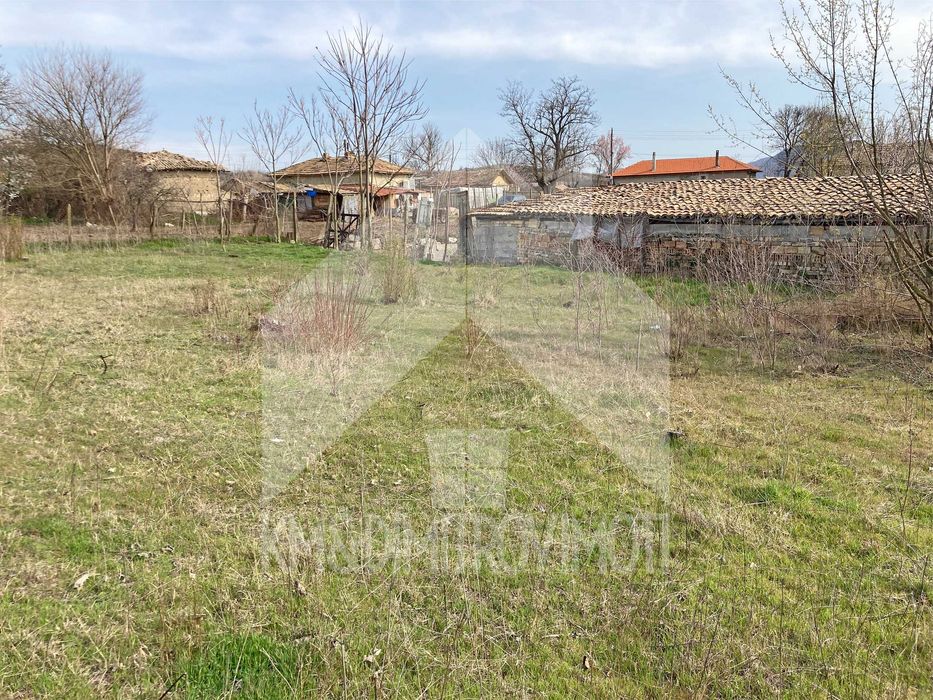 Продава парцел в с. Енево, (Нови пазар) 1 ДКА за жилищно строителство!