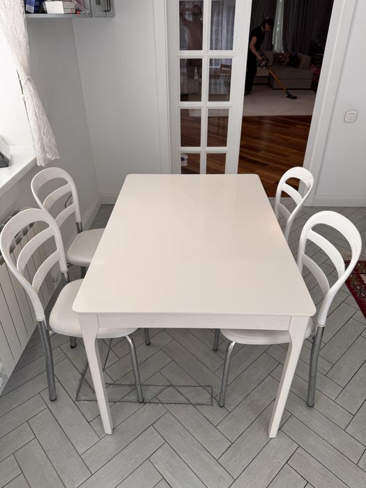 Стол кухонный со стульями