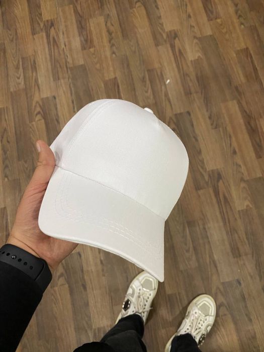 Оптом Однотонные кепки oq kepkalar