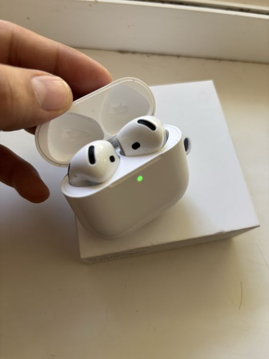 AirPods продаются