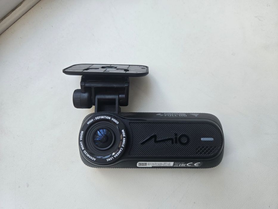 Продам видеорегистратор Mio MiVue J60