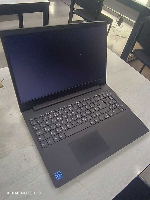 Ofisnoy noutbuk Lenovo
