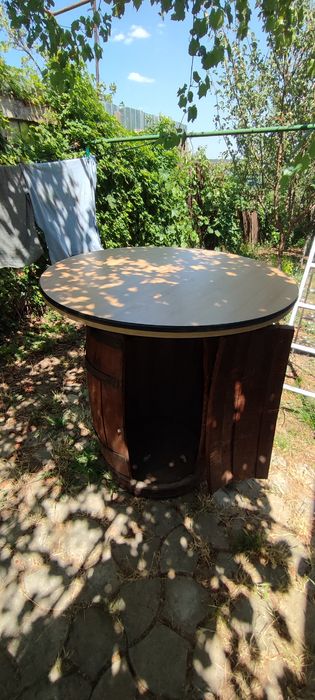 Butoi din  lemn masa cu ușa