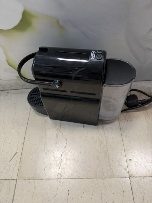 Кафемашина с капсули Nespresso Inissia Black