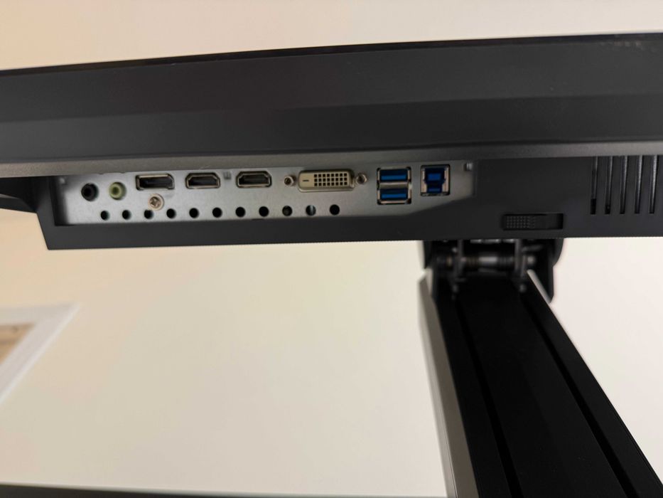 Монитор Asus MG278Q 27 инча 1440p / 2560x1440 144Hz
