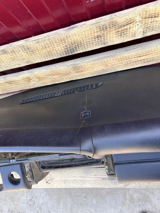 На ауди 100 с4 торпеда панель