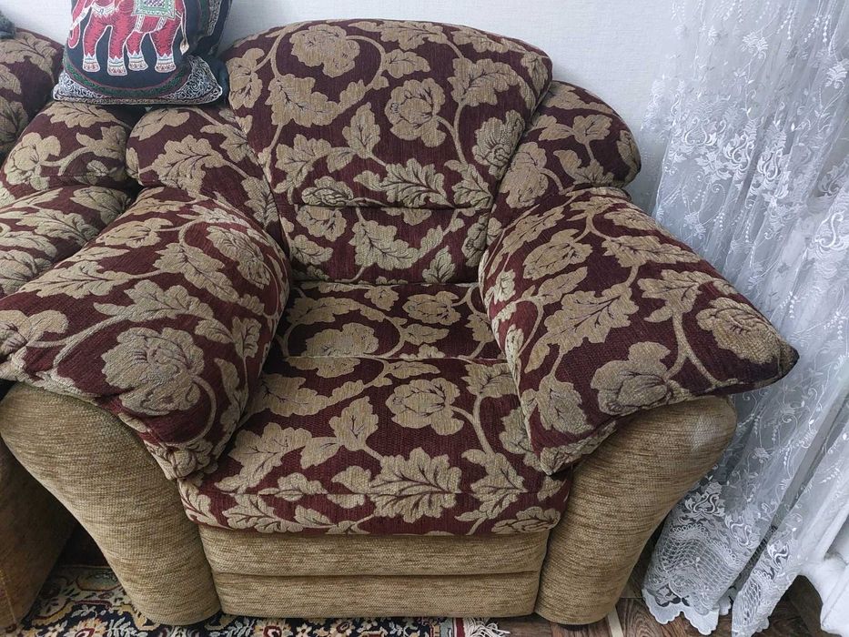 Продадим диван с креслом