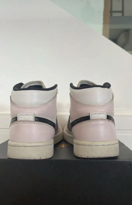 Air Jordan 1 Mid Barely Rose