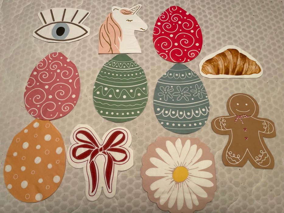 Колекция от 100 бр. кръгли и с различни форми салфетки.