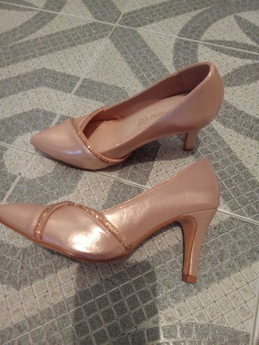 Нови елегантни обувки 38 размер