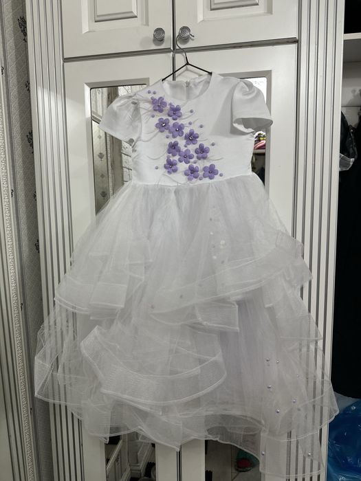 Продам 2 платья на девочку