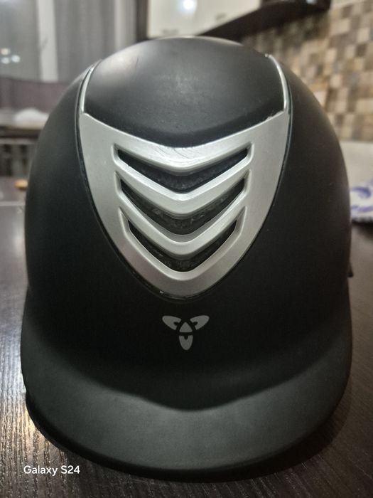 Шлем для конного спорта