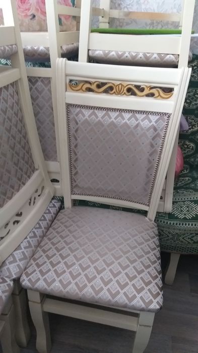 Продам срочно стол и стулья