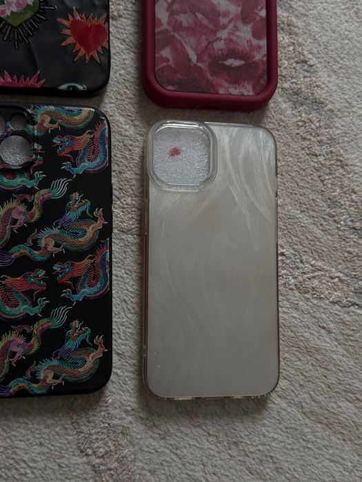 Чехлы на iPhone 13