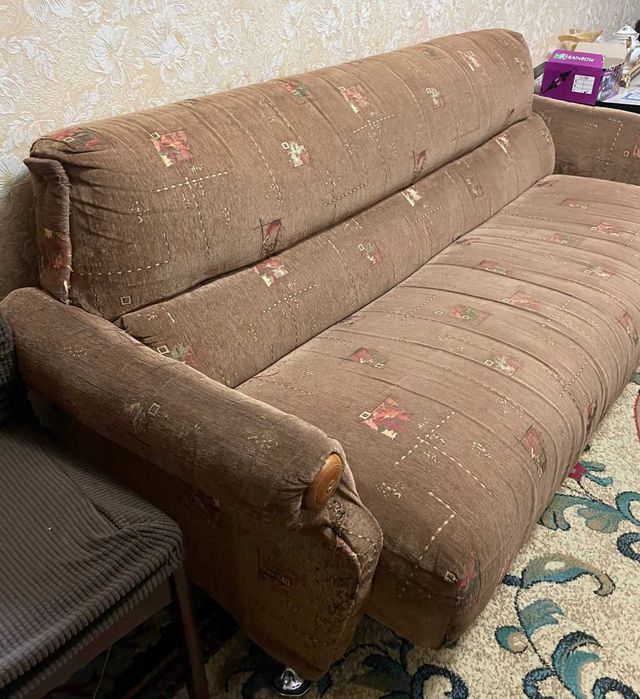 Продается Диван в хорошем состояние!!