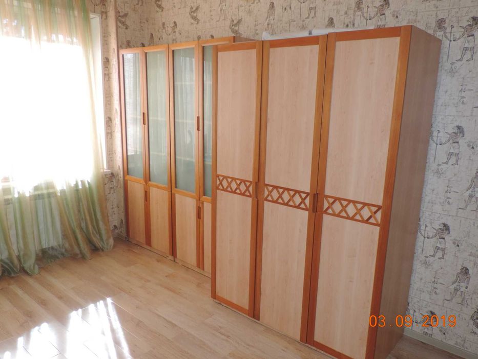 Продам добротный гарнитур  Торг.