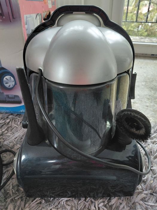 Продавам прахосмукачка Delonghi Aqua Land