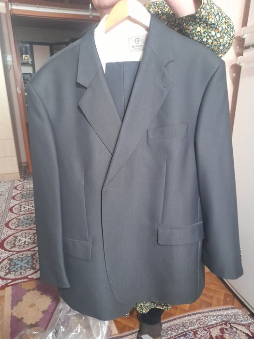 Продам костюмы .мужские