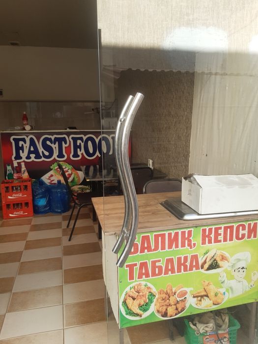 Kafe barcha jixozlari bilan 50 50 ishlatiladi