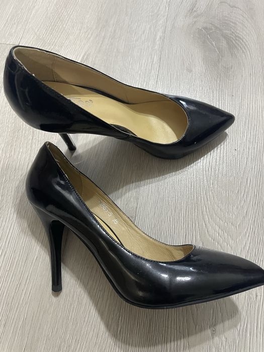 Продам туфли и босоножки 35 размера