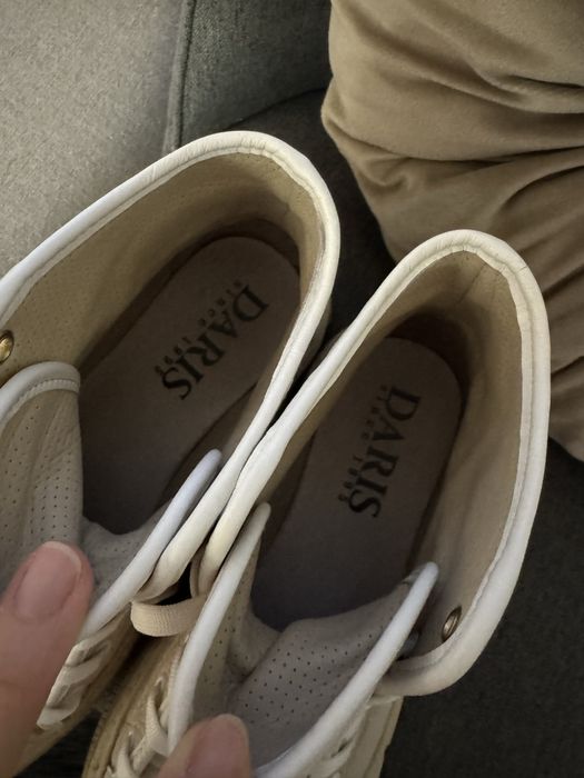 Бежови Боти DARIS