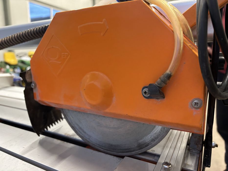 Електрическа машина за рязане на плочки