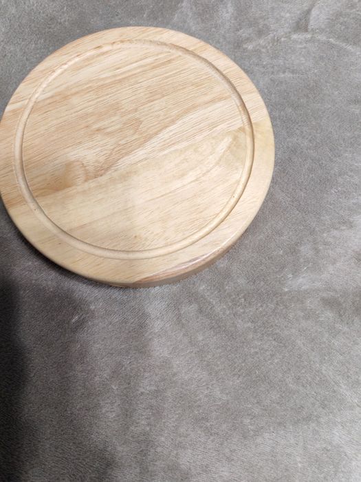 Набор ножей для сыра в деревянном контейнере