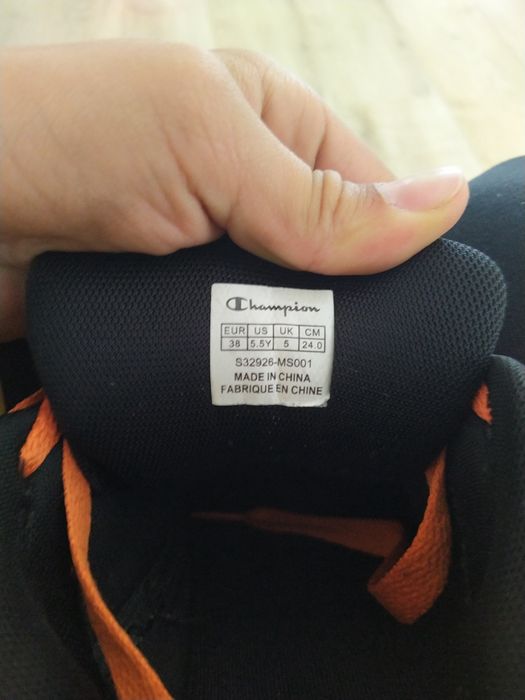 Papuci champion vând