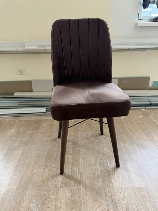 Комплект трапезарна маса със столове