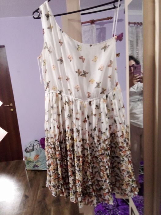 Vând rochițe ocazie