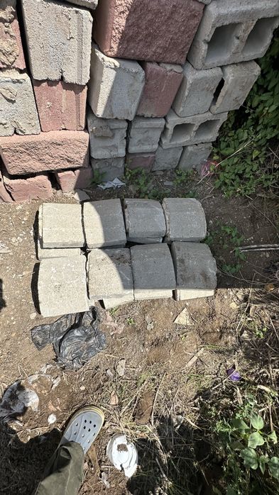 Продам б/у рваный кирпич для забора