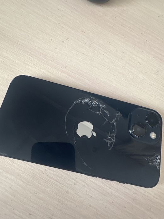 iPhone 13 разбитый