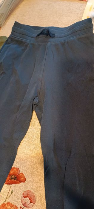 Четири чифта панталони за 10-12 години. 146 и 152 см височина. Марка H