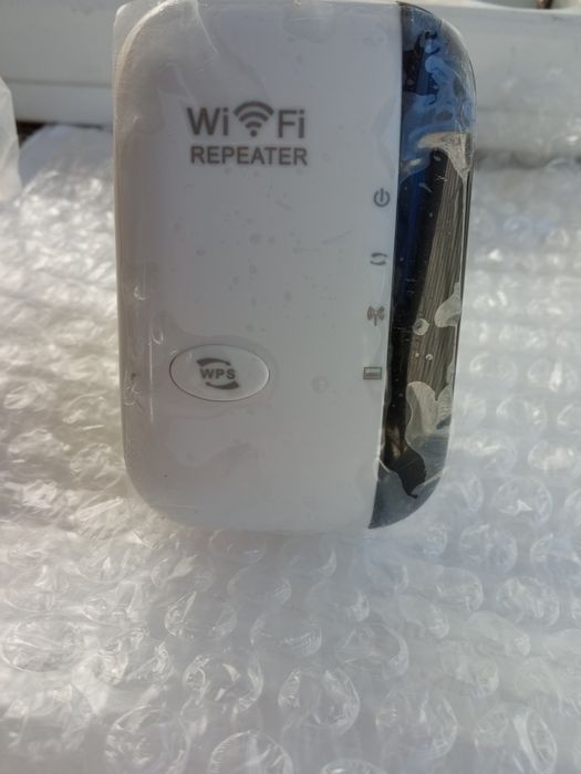 Усилитель сигнала Wi-Fi для домашней сети.