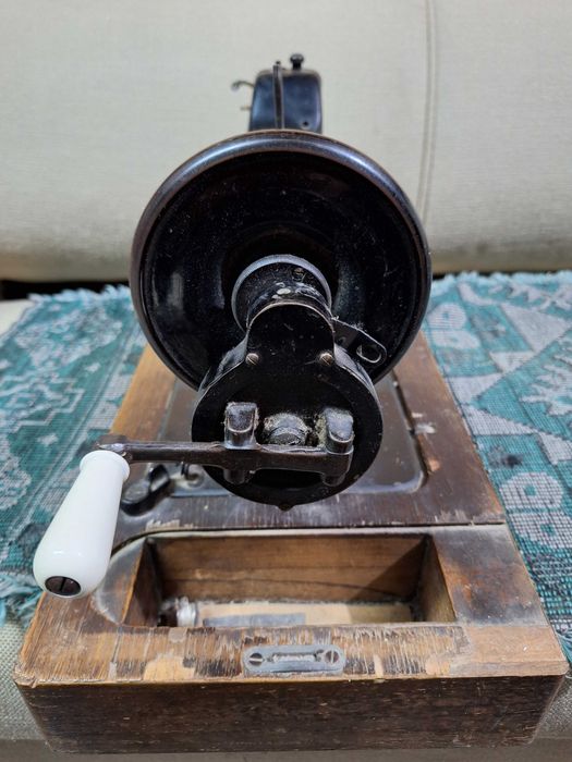 Шевна машина Veritas 32