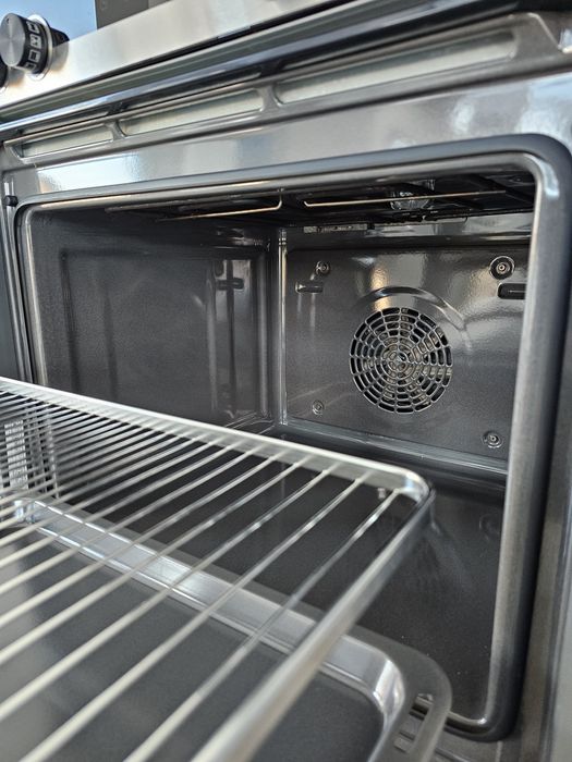 Фурна за вграждане с керамичен плот SIEMENS