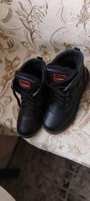 Новые,мужские ботинки 40 размера