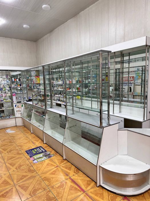 Apteka uchun vitrina