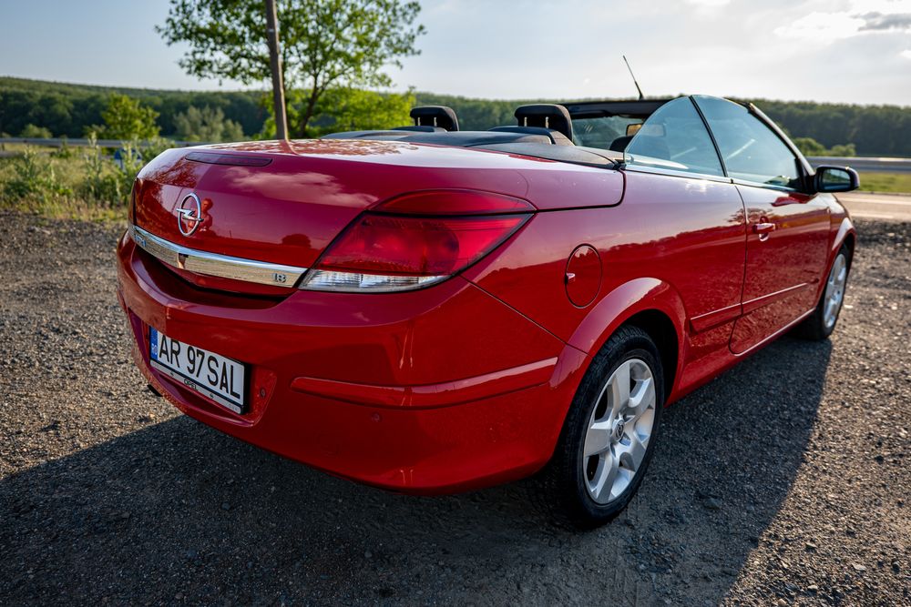 Opel Astra Twin Top Cabrio – 1.8 Benzină – Decapotabilă