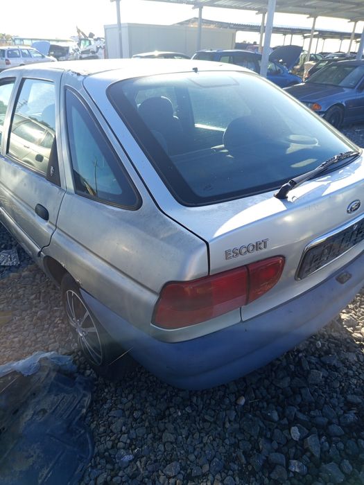 Форд Ескорт 1.6 бензин