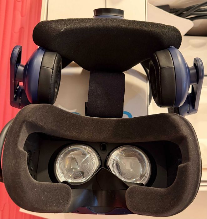 HTC Vive Pro Full Kit - casca VR, 2 base station 2.0, 2 controllere, cutie completa