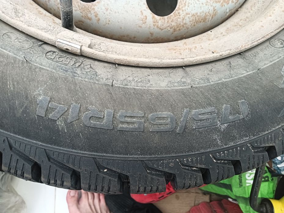 Продам шины новый на 14. Ваз диск