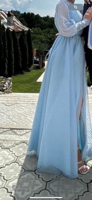 Vand rochie deosebita purtata o singura data