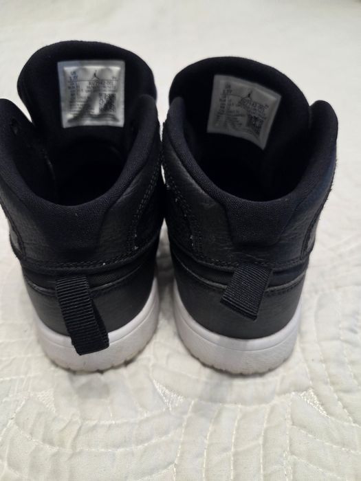 Bascheti jordan marimea 33