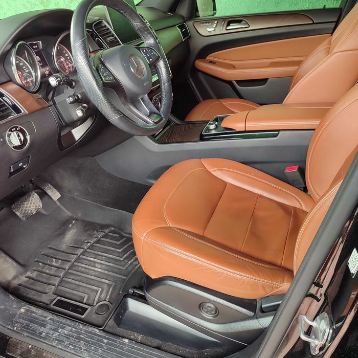 GLE 300 4-matic 2018 года. Черный.