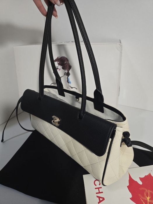 Черно-бяла Чанта Chanel 26 S Baguette bag